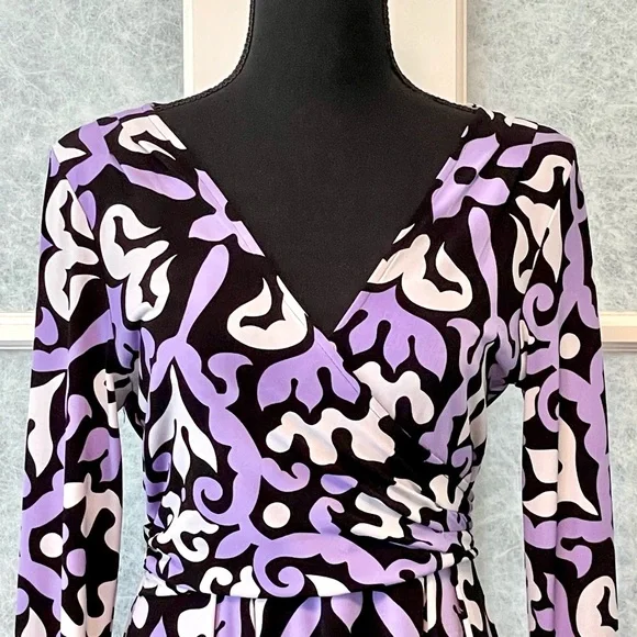 Nicole Miller Size 8 Faux Wrap Dress Scroll Design V Neck Purple Black Stretch - Picture 2 of 10